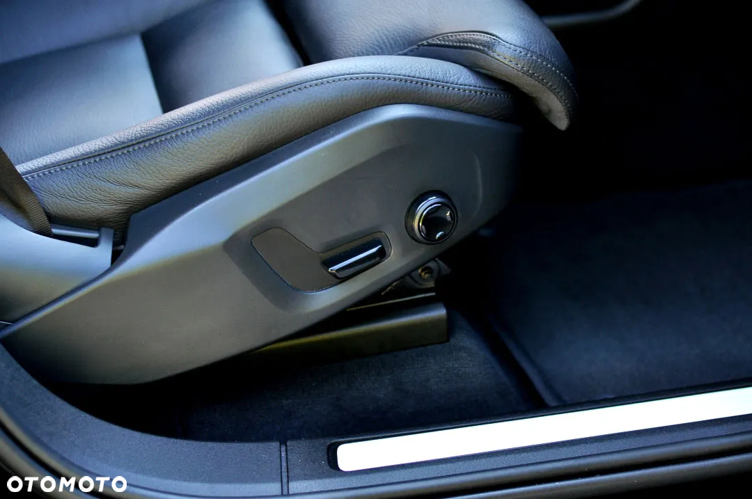 Volvo XC 60 B5 D AWD Geartronic Inscription - 17