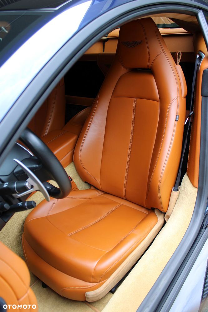 Aston Martin Vantage - 12