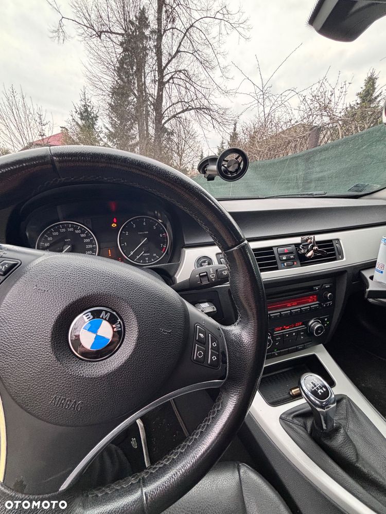 BMW Seria 3 320i - 6