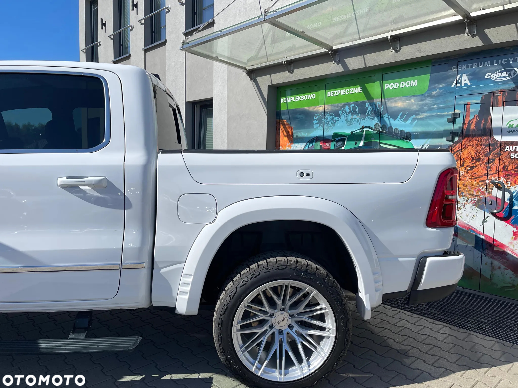 RAM 1500 ver-5-7-crew-cab-limited - 12