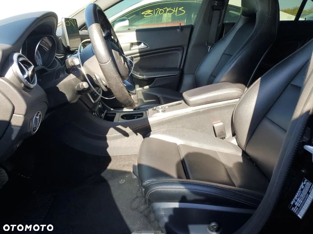 Mercedes-Benz CLA 250 4-Matic - 8