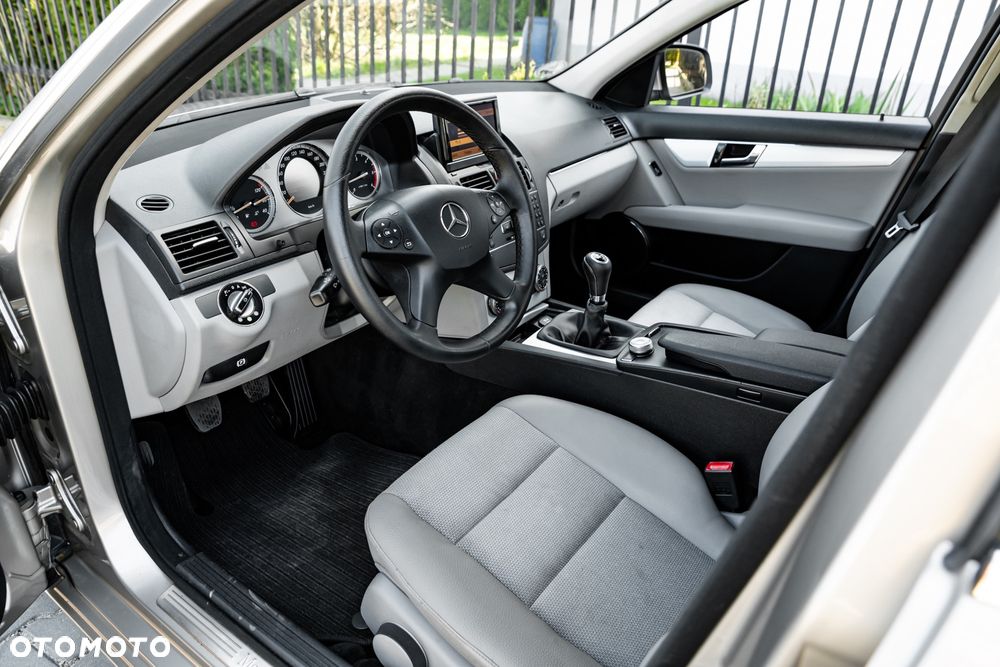 Mercedes-Benz Klasa C 200 CDI DPF Avantgarde - 17