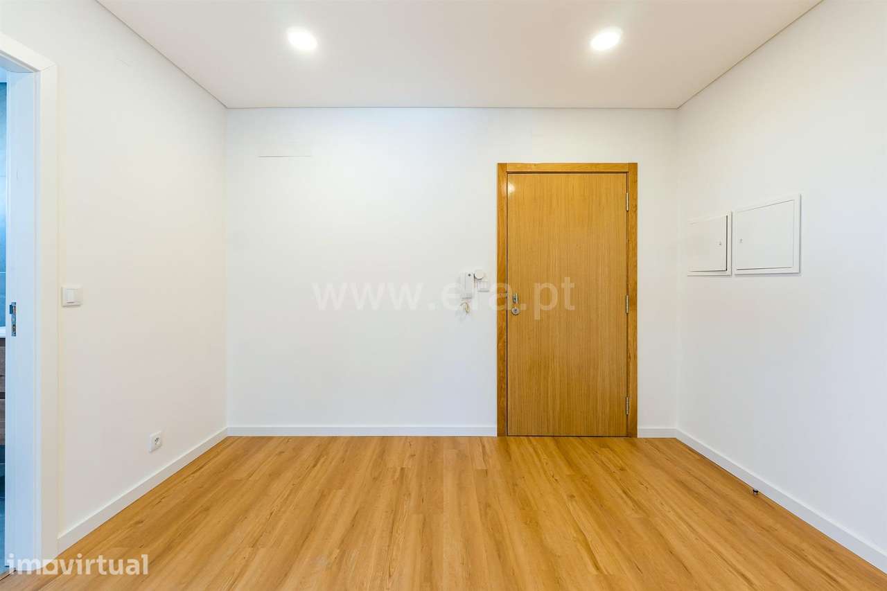 Apartamento T2 centro de Paredes - Grande imagem: 2/15