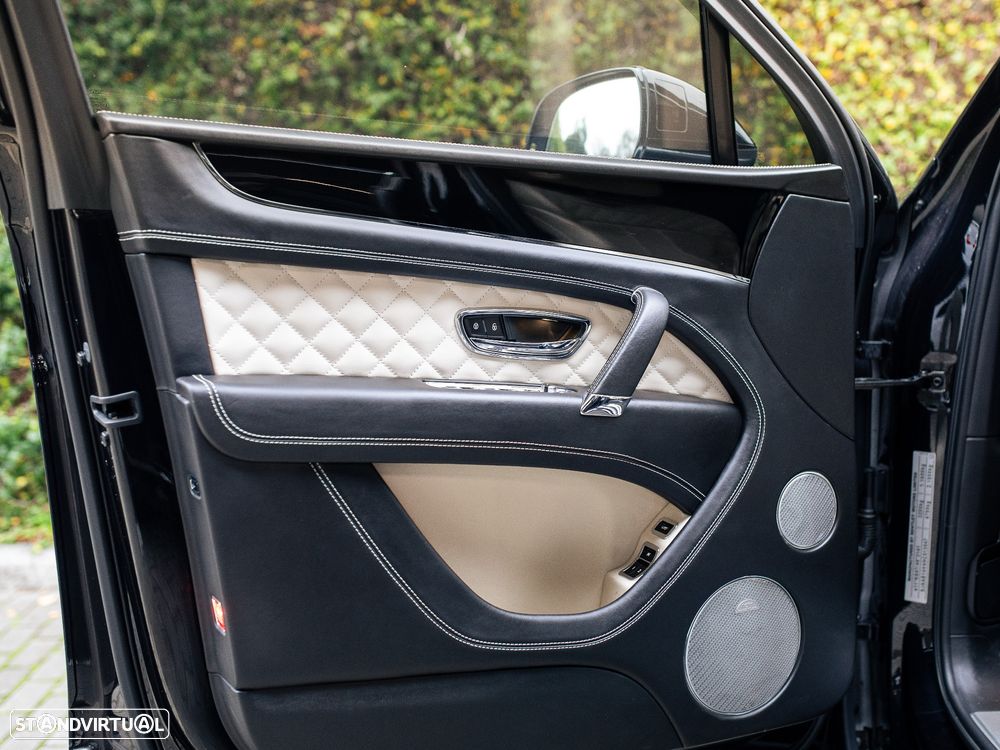 Bentley Bentayga W12 Mulliner - 24
