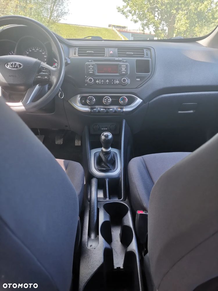 Kia Rio - 4