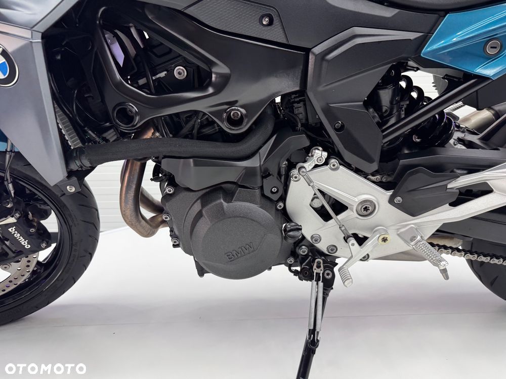 BMW F - 33