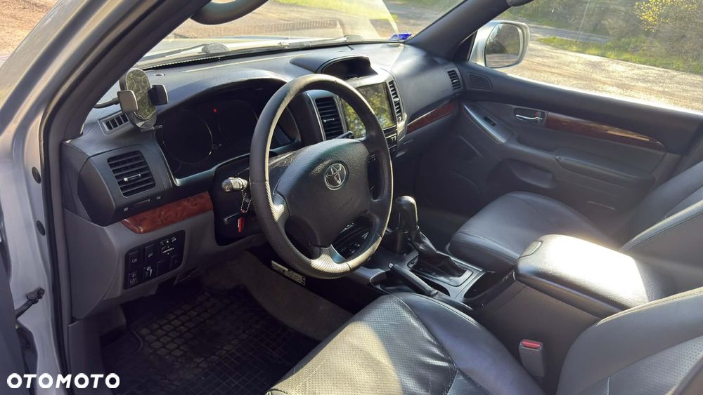 Toyota Land Cruiser - 20