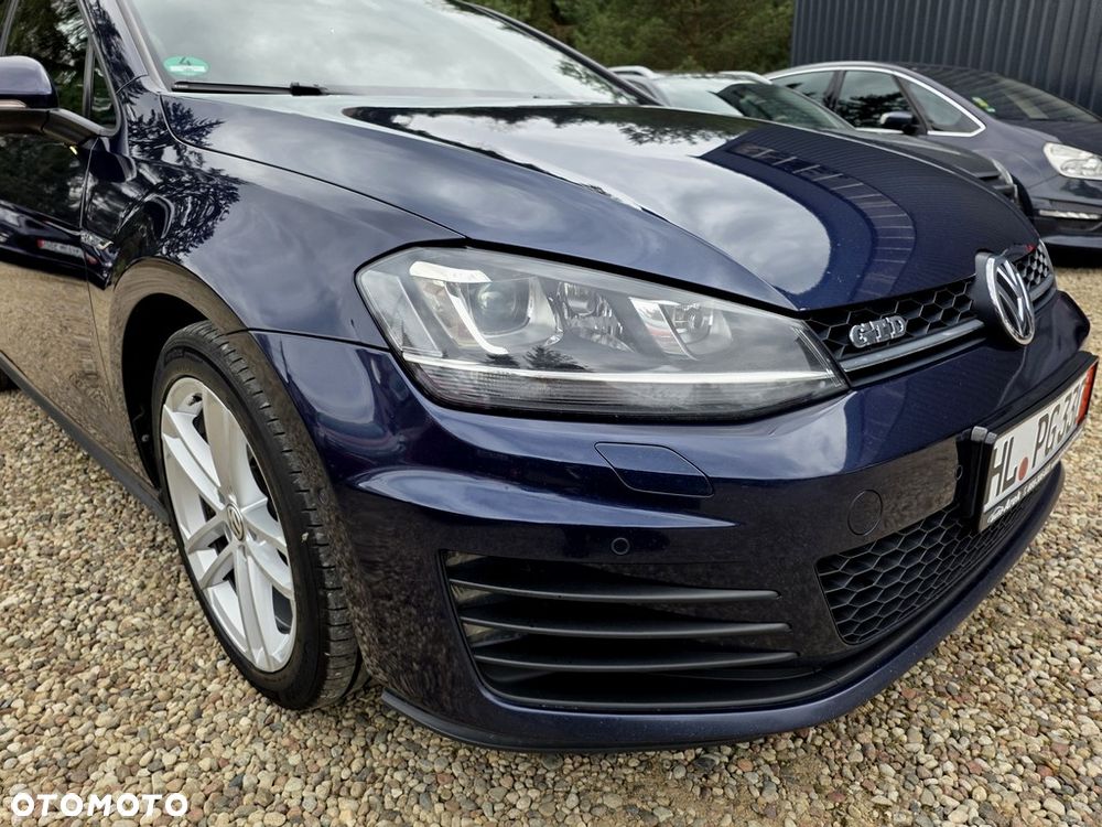 Volkswagen Golf - 1