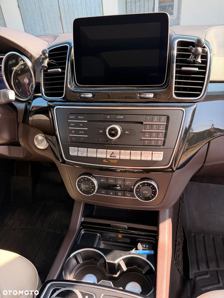 Mercedes-Benz GLS - 14