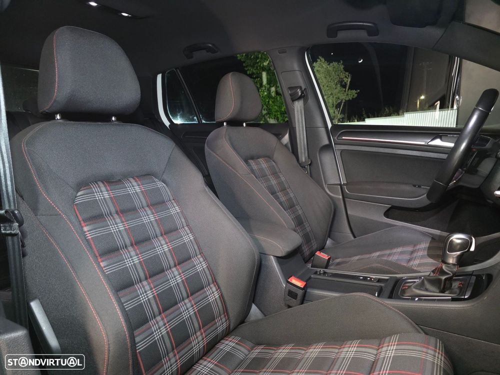 VW Golf 2.0 TSI GTI DSG Performance - 20
