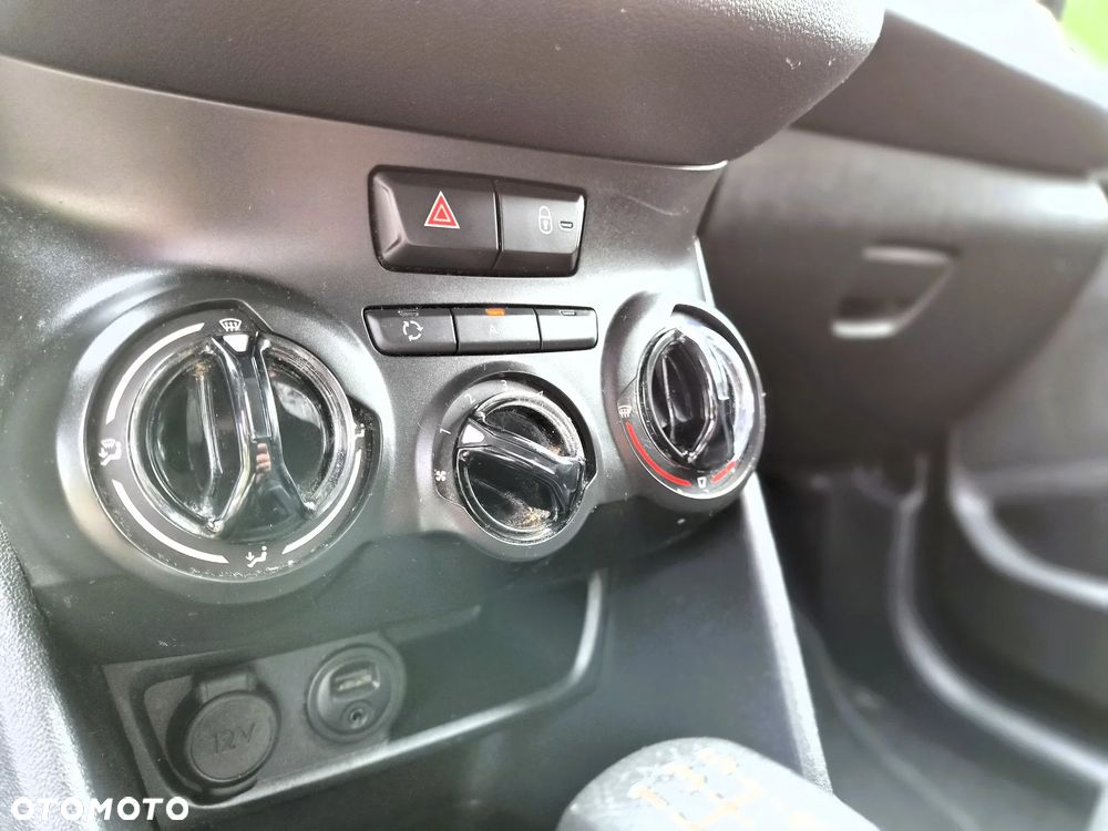 Peugeot 208 - 21