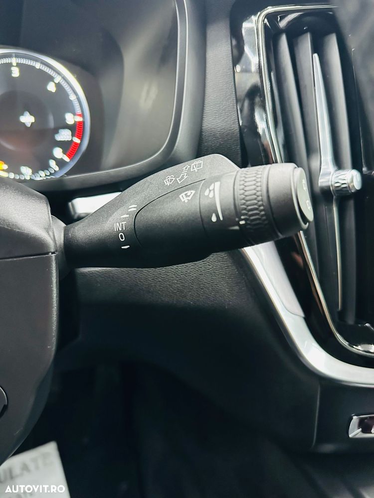 Volvo V60 D4 Momentum Pro - 29