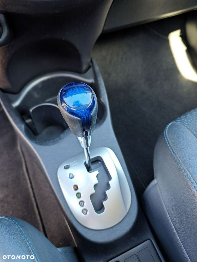 Toyota Yaris - 12