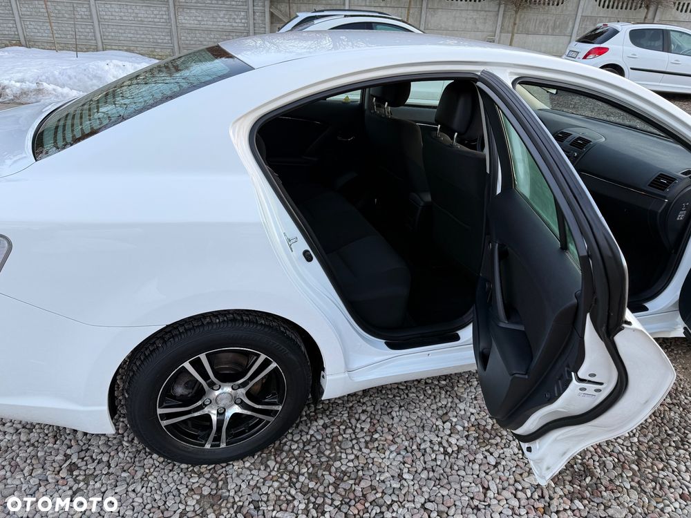 Toyota Avensis 1.6 Comfort - 13
