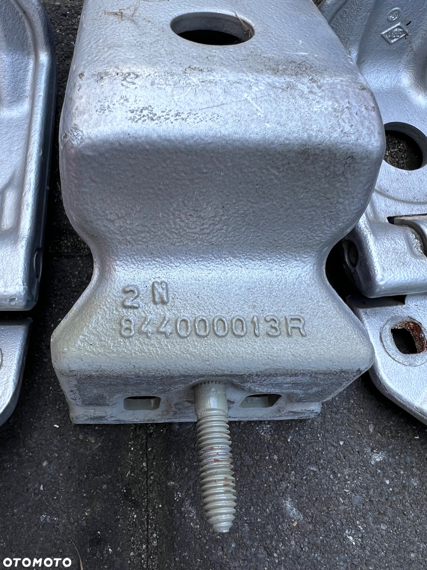 Zawiasy komplet Renault Master III 844000013R - 2