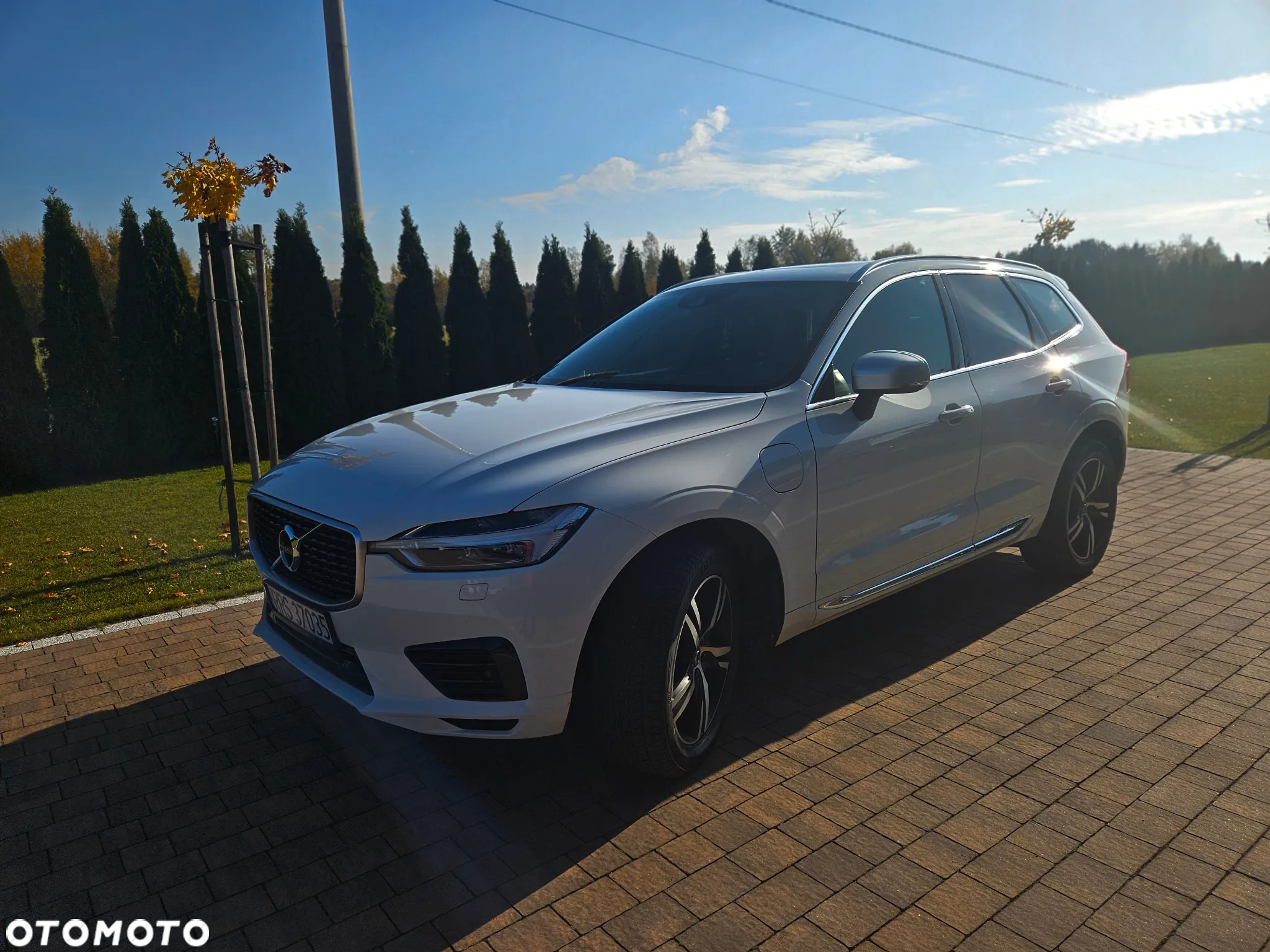 Volvo XC 60 T8 AWD Plug-In Hybrid R-Design - 2