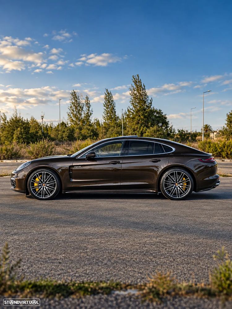 Porsche Panamera - 4