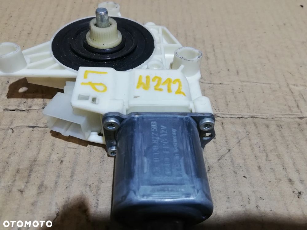 SILNICZEK SZYB LEWY PRZÓD MERCEDES C KLASA W212 - 2