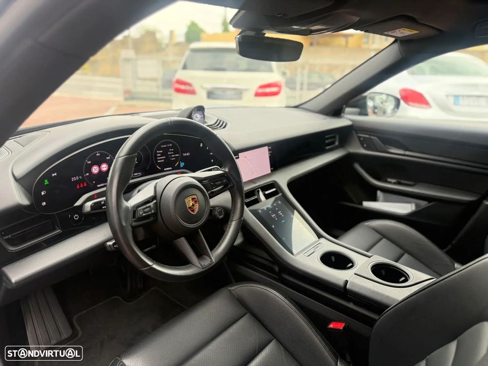 Porsche Taycan Sport Turismo - 17