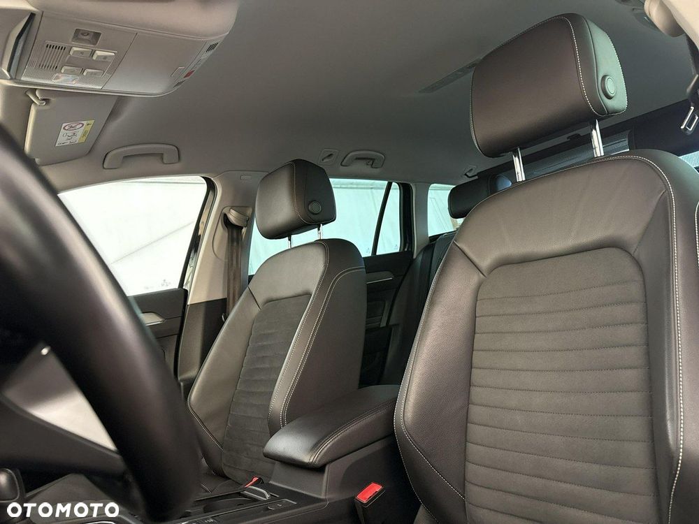 Volkswagen Passat - 11
