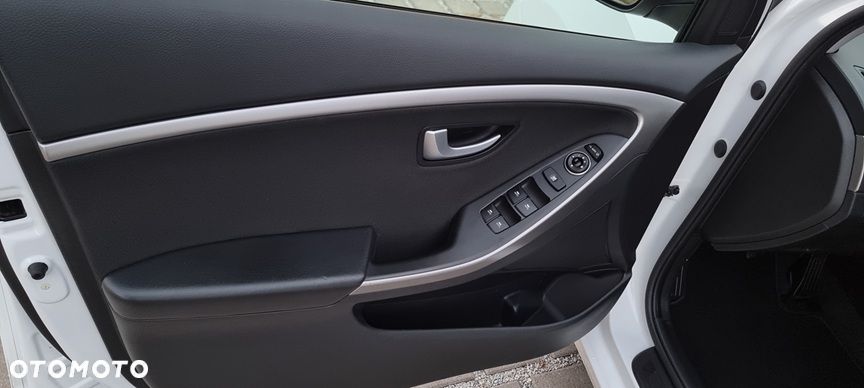 Hyundai i30 blue 1.6 GDI YES Gold - 18