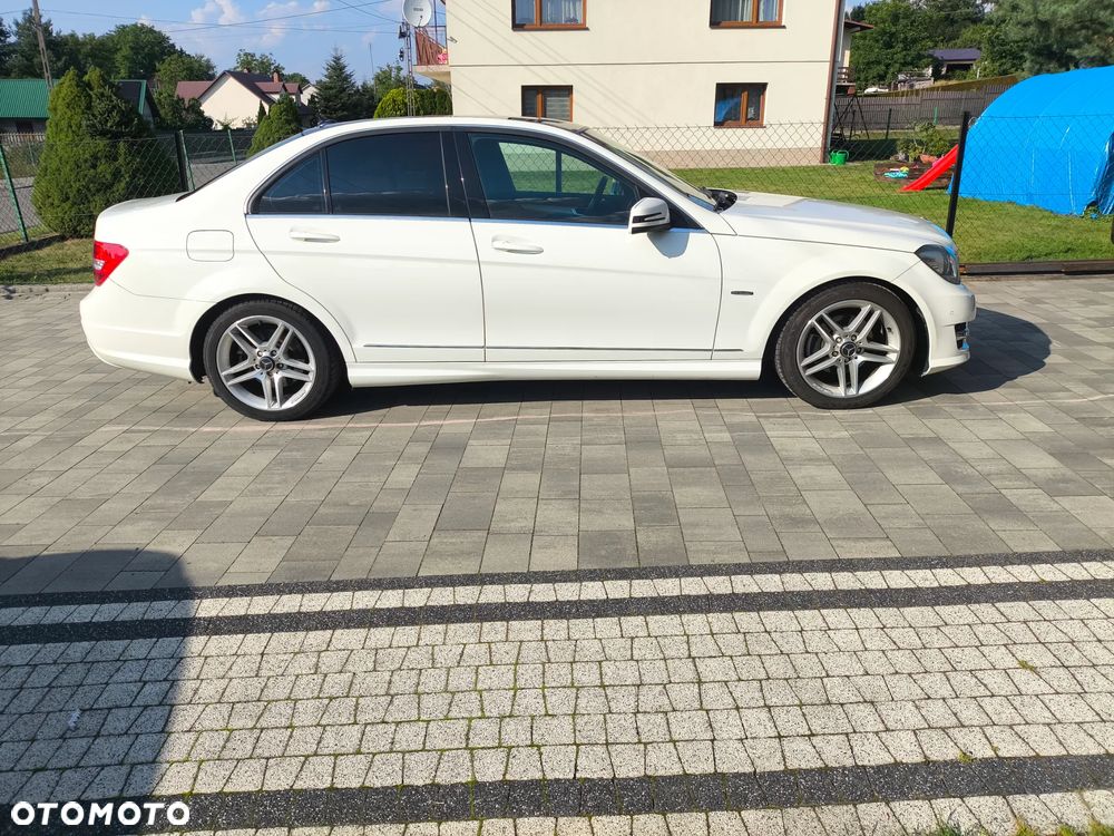 Mercedes-Benz Klasa C 200 CGI BlueEff Avantgarde - 14