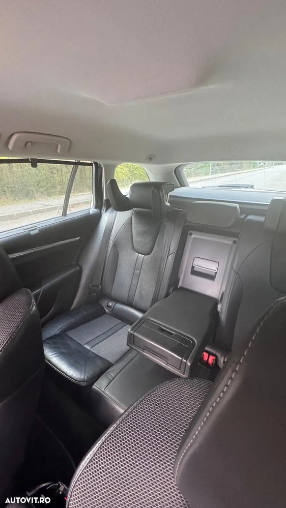 Skoda Octavia Combi 2.0 TDI DSG First Edition - 19