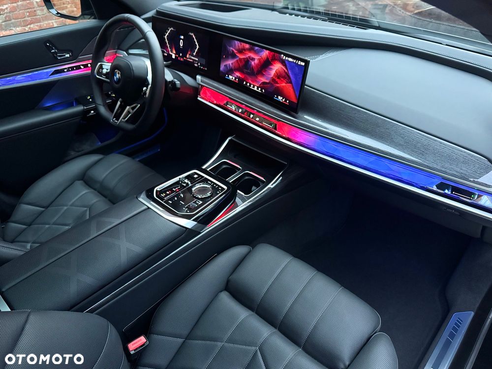 BMW Seria 7 740i - 26