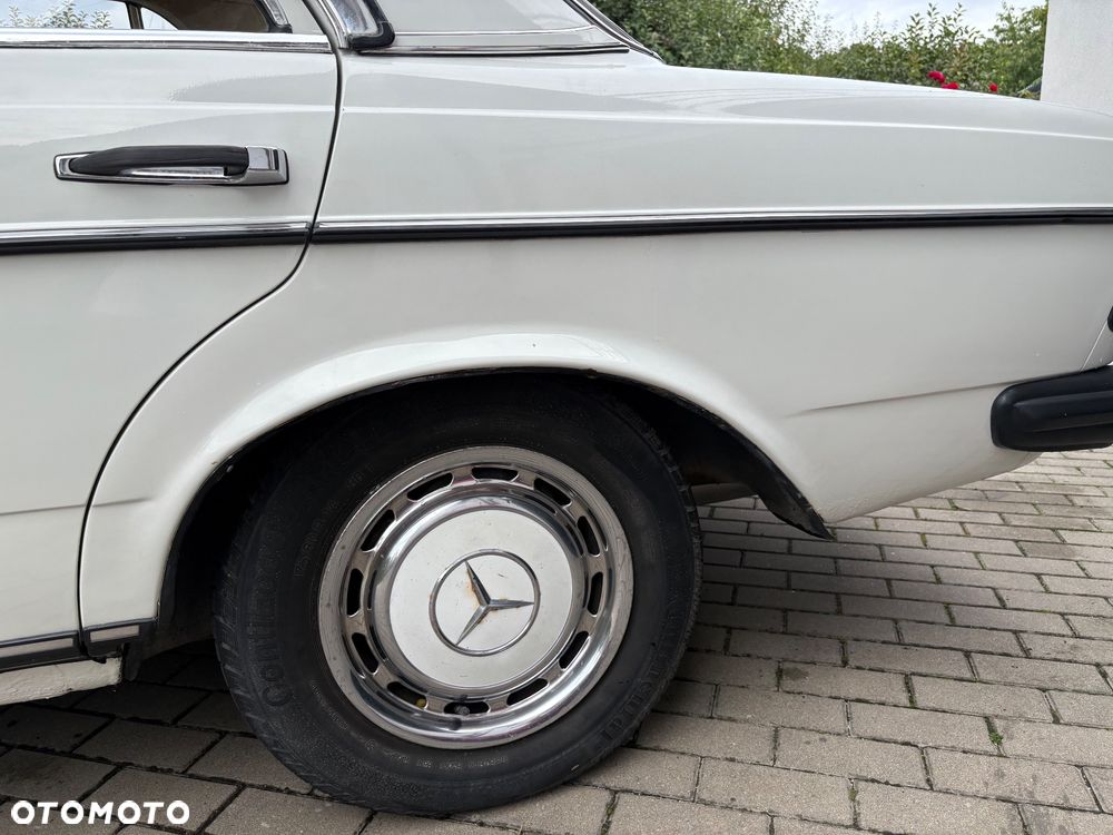 Mercedes-Benz W123 - 16