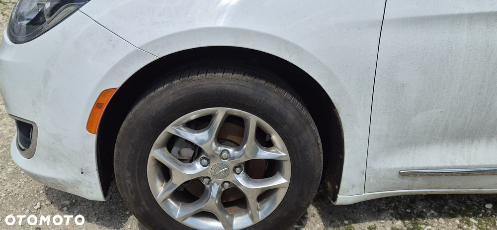 Chrysler Pacifica - 29