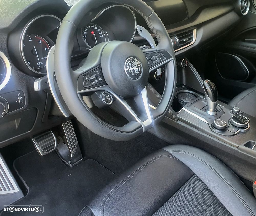 Alfa Romeo Stelvio 2.2 D B-Tech AT8 - 24