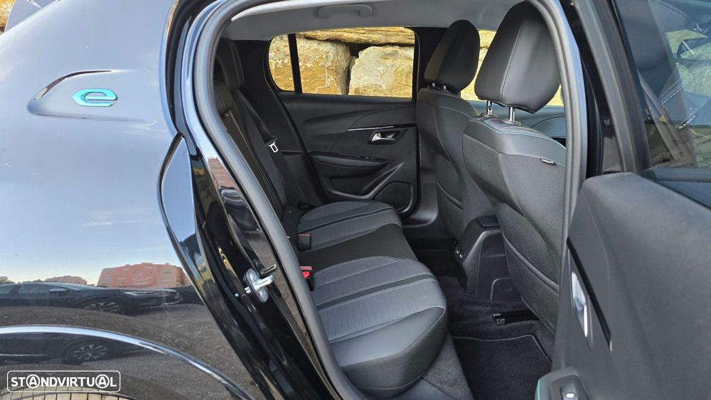 Peugeot e-208 Allure Pack - 52