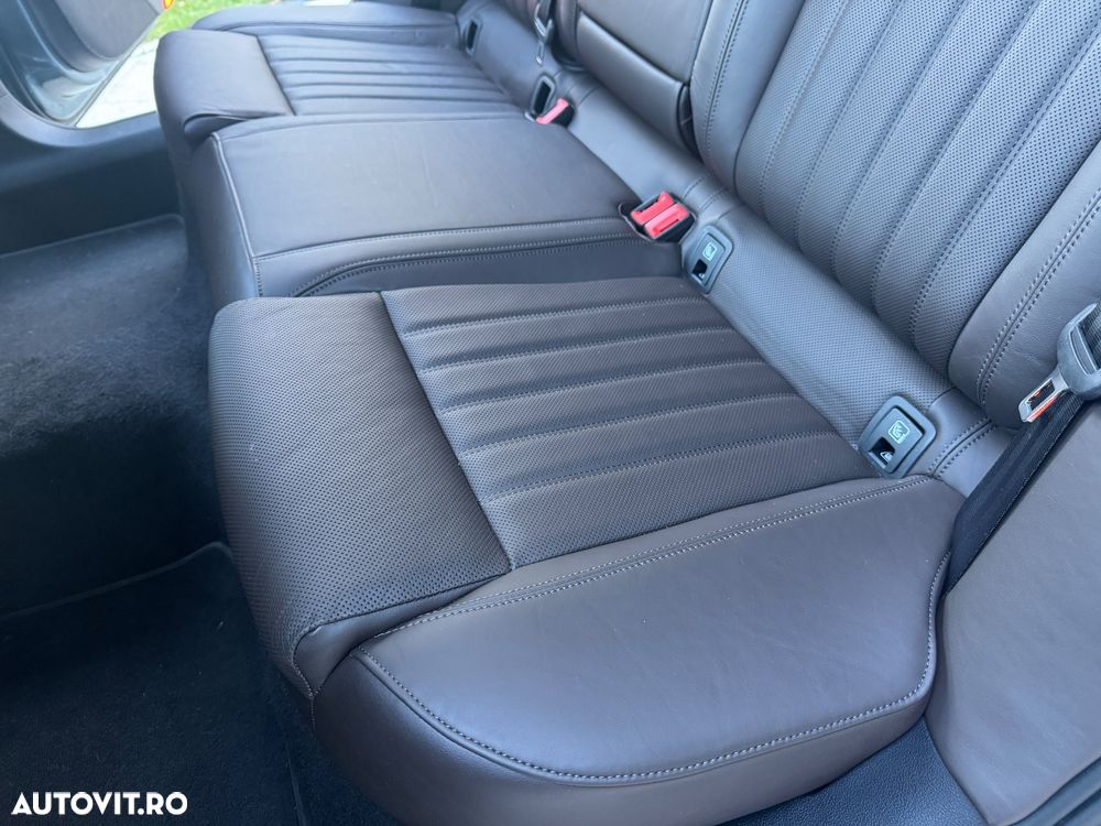 Skoda Superb 2.0 TDI DSG Premium Edition - 33