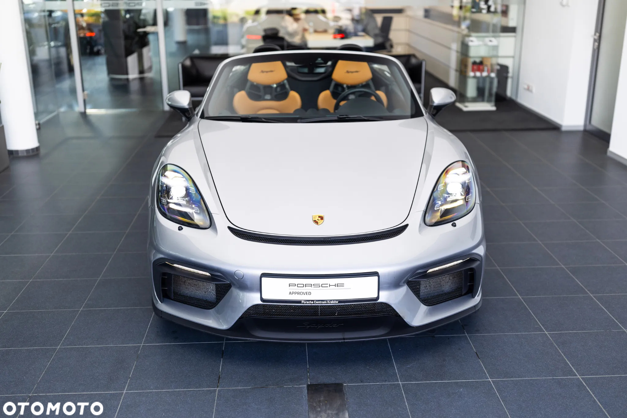Porsche 718 Spyder - 8