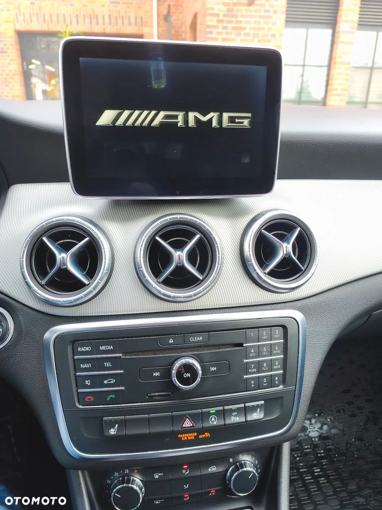 Mercedes-Benz CLA 180 AMG Line - 24