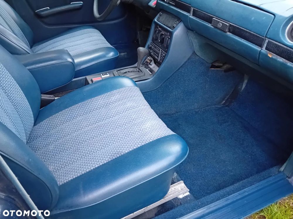 Mercedes-Benz W123 - 16