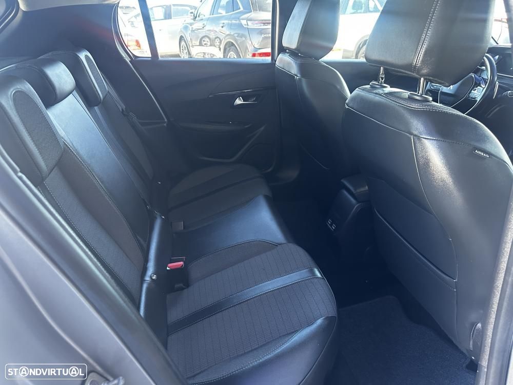 Peugeot 208 1.2 PureTech Allure EAT8 - 36