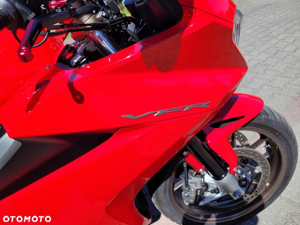 Honda VFR - 12