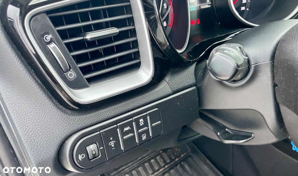 Kia Ceed 1.6 CRDi (48V Mild-Hybrid) Platinum - 24