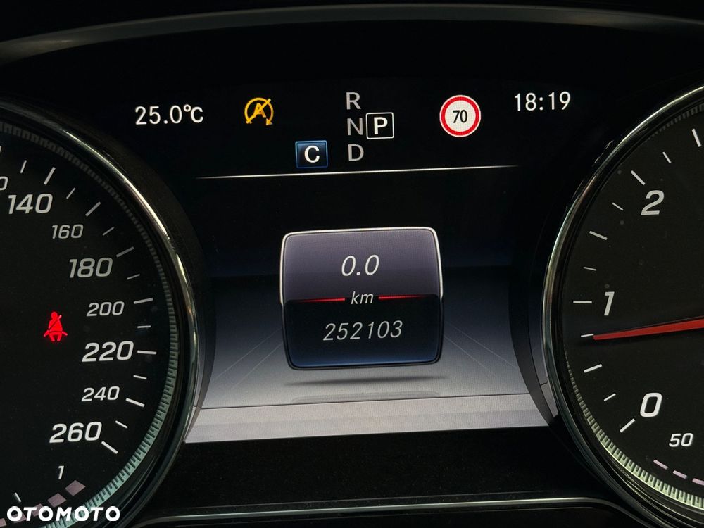 Mercedes-Benz Klasa E 220 d 9G-TRONIC - 21
