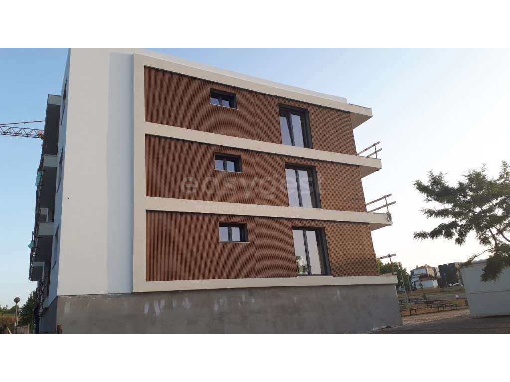 Apartamento T3 Moderno com box de garagem e espaço exterior no Amea... - Grande imagem: 2/6