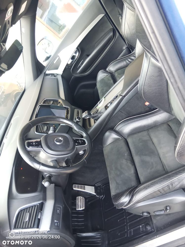 Volvo XC 90 - 9