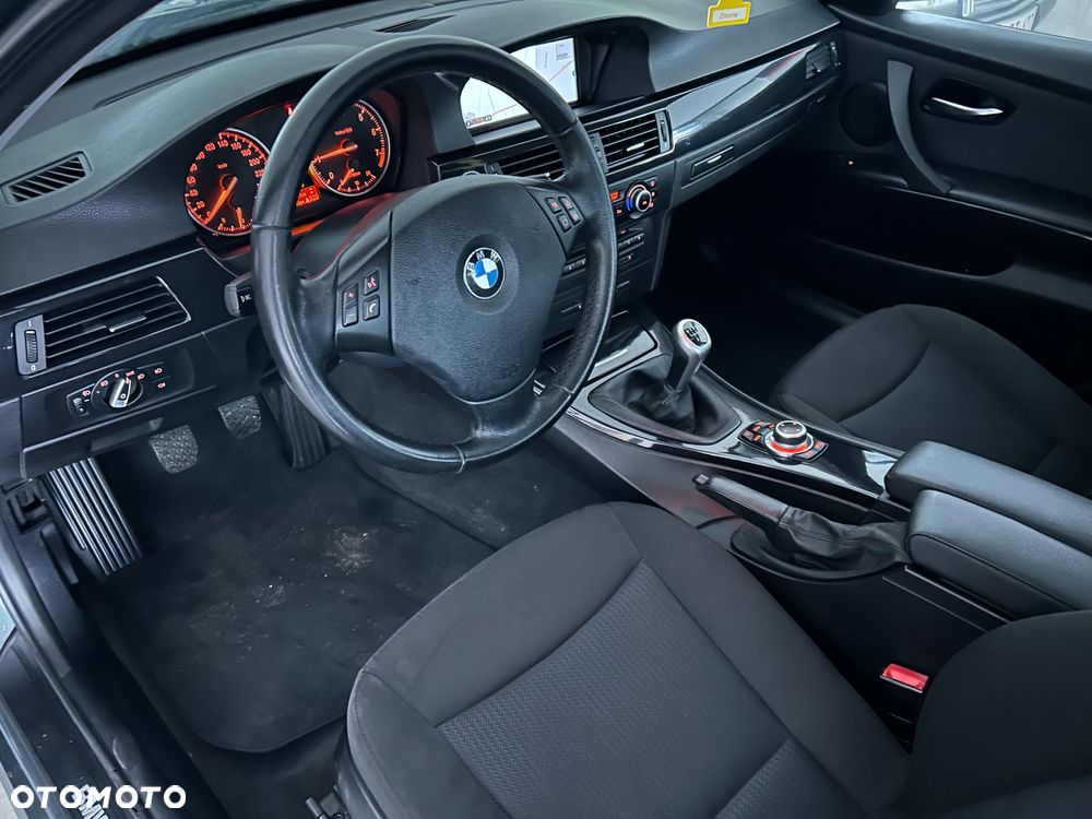 BMW Seria 3 320i - 14