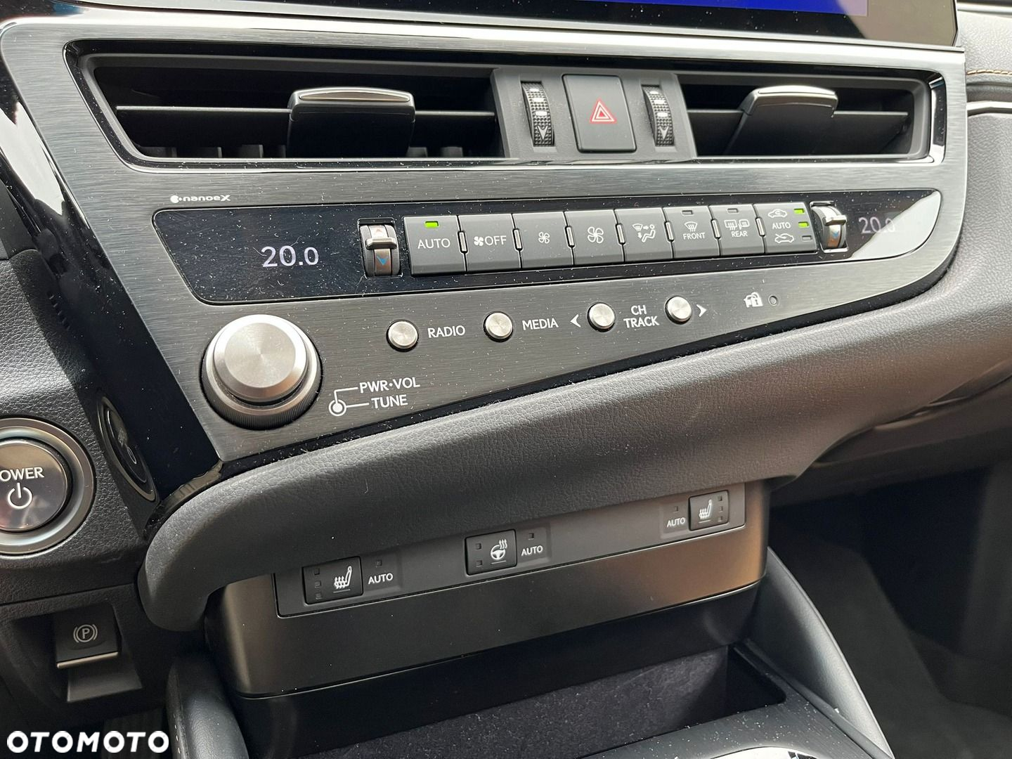 Lexus ES 300h Business Edition - 23