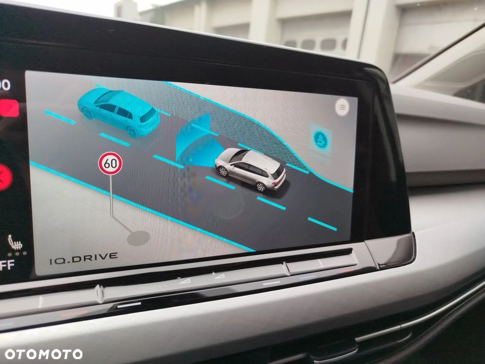 Volkswagen Golf Variant 2.0 TDI SCR DSG Life - 17