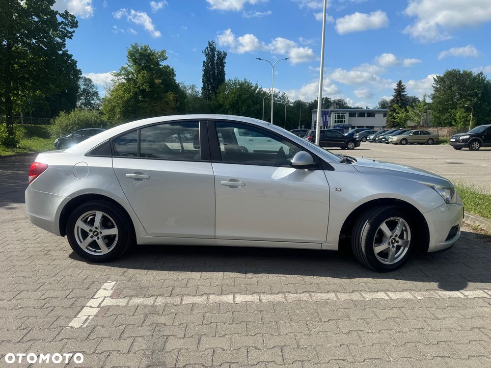 Chevrolet Cruze 1.6 LS - 8