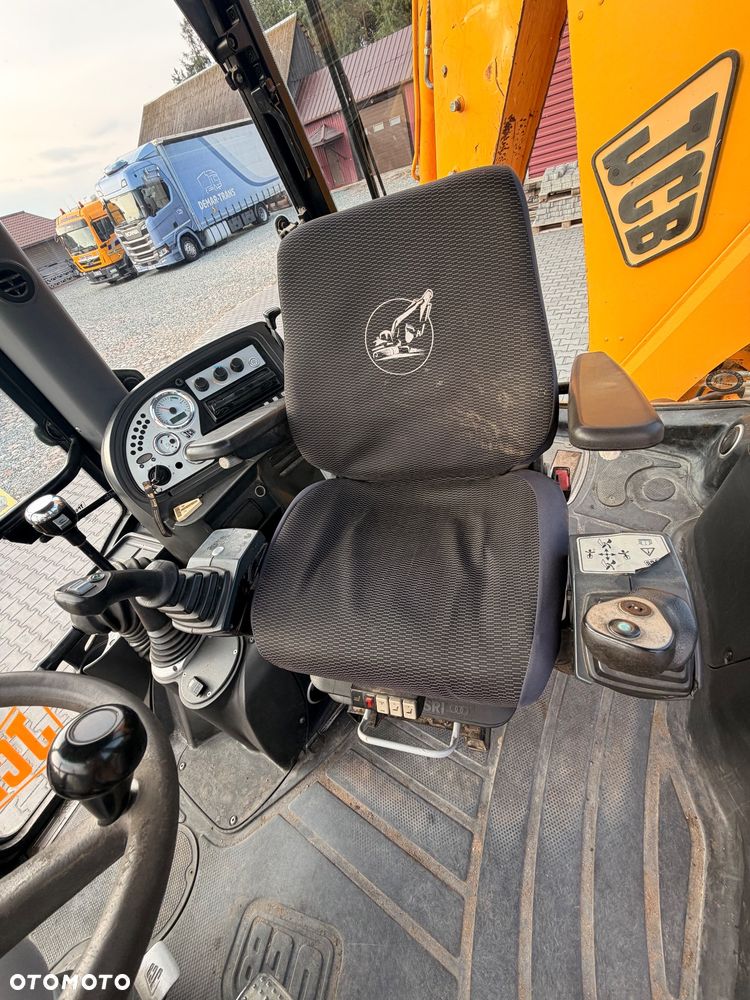 JCB 4CX - 8