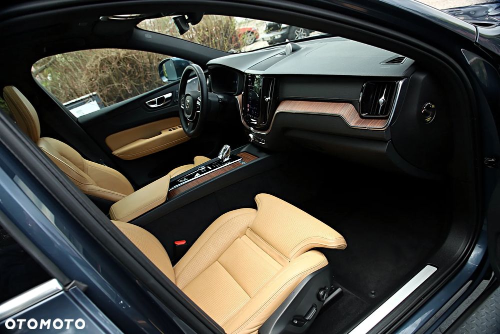 Volvo XC 60 B6 B AWD Ultimate Bright - 26