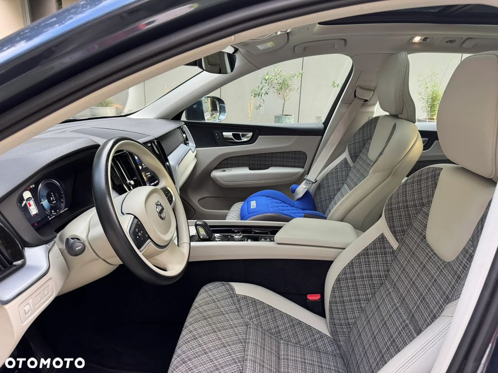 Volvo XC 60 T6 Plug-In Hybrid AWD Inscription - 6