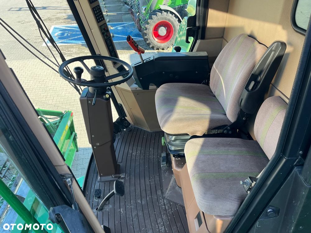 John Deere 2256 - 13